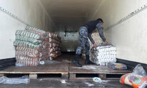 Carga ligada a facção criminosa é apreendida em duas cidades de MT; três pessoas são detidas