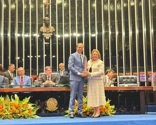 Mato Grosso é homenageado no Senado por avanço histórico na alfabetização infantil