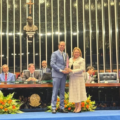 Mato Grosso é homenageado no Senado por avanço histórico na alfabetização infantil