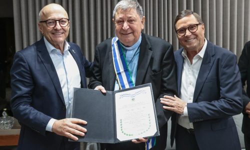 Pivetta entrega maior honraria de Mato Grosso ao cardeal Dom João Braz de Aviz