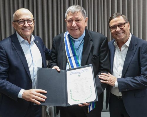 Pivetta entrega maior honraria de Mato Grosso ao cardeal Dom João Braz de Aviz