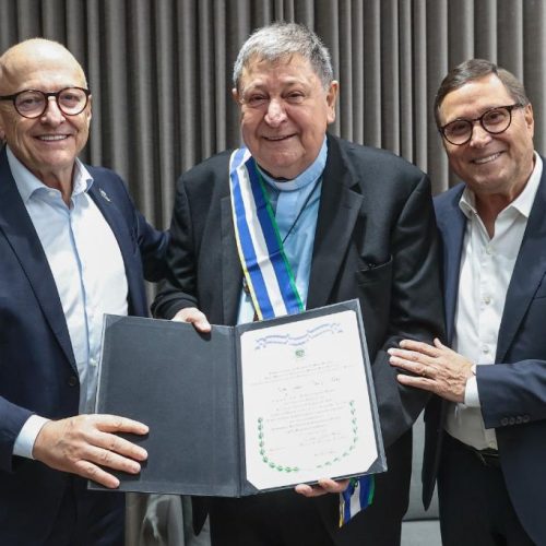 Pivetta entrega maior honraria de Mato Grosso ao cardeal Dom João Braz de Aviz