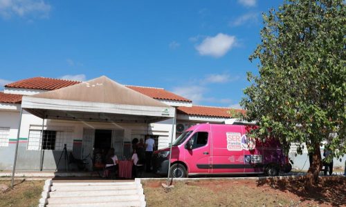 Van Rosa reforça rede de proteção e leva atendimento às mulheres em diferentes regiões de Várzea Grande