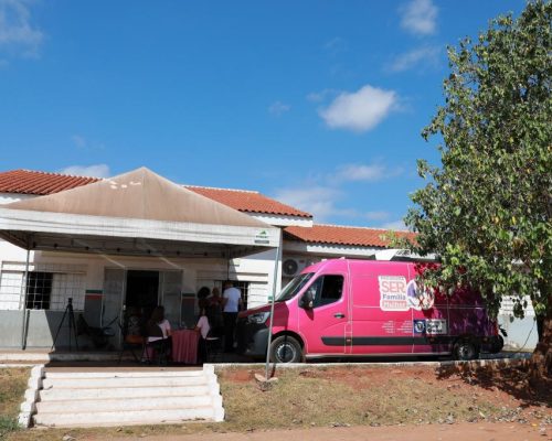 Van Rosa reforça rede de proteção e leva atendimento às mulheres em diferentes regiões de Várzea Grande