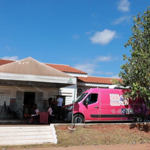 Van Rosa reforça rede de proteção e leva atendimento às mulheres em diferentes regiões de Várzea Grande