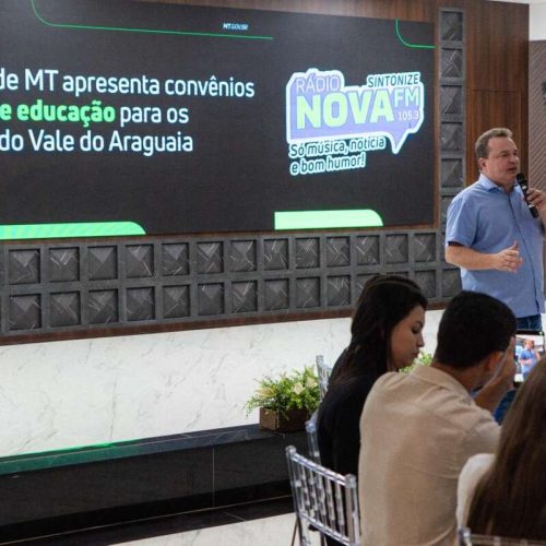 Prefeitos agradecem apoio de Max Russi durante assinatura de convênios no Palácio Paiaguás