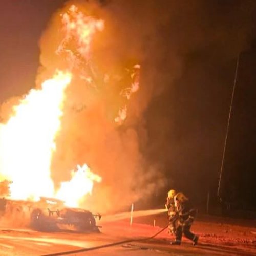 Caminhão pega fogo na BR-163 e mobiliza bombeiros em Nova Mutum