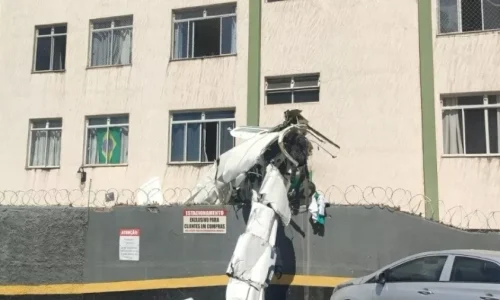 Queda de avião em Belo Horizonte deixa mortos e feridos após colisão com prédio