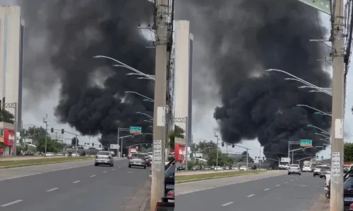 Caminhão pega fogo na Avenida do CPA e causa bloqueio total do trânsito em Cuiabá