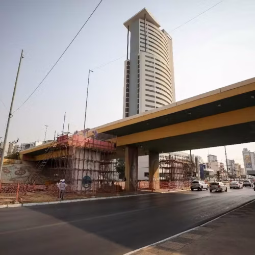 Interdição total na Miguel Sutil à noite altera trânsito em Cuiabá