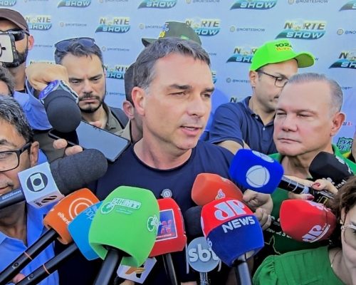 Flávio Bolsonaro desembarca em Sinop e reforça aproximação com o agro durante a Norte Show