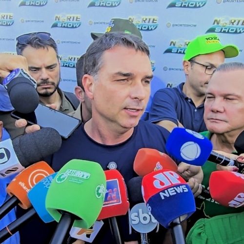 Flávio Bolsonaro desembarca em Sinop e reforça aproximação com o agro durante a Norte Show