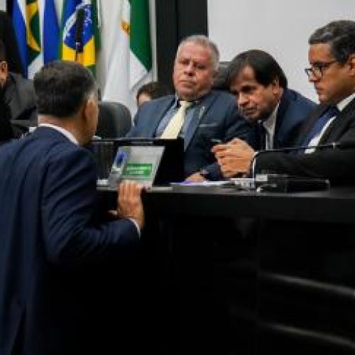 Câmara de Cuiabá aguarda parecer para convocação de suplente após afastamento de vereador investigado por corrupção