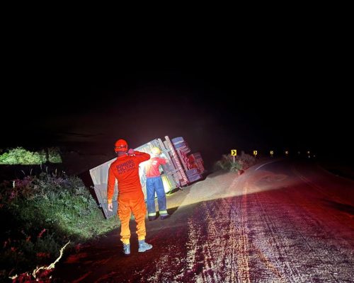 Motorista morre após capotamento de caminhão boiadeiro na MT-480 em Mato Grosso