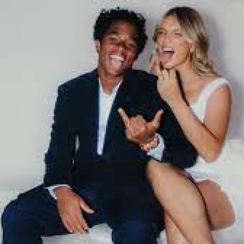 Jogador Endrick e influenciadora Gabrielly Miranda oficializam casamento: ‘Enfim, casados’