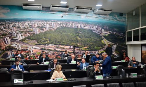 Câmara de Cuiabá decide futuro de projeto que pode garantir nova candidatura de Paula Calil à presidência