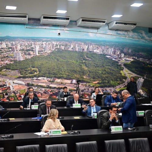 Câmara de Cuiabá decide futuro de projeto que pode garantir nova candidatura de Paula Calil à presidência