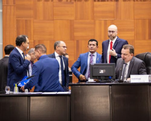 ALMT adia votação de projeto sobre mandato classista após pedido de sindicatos e amplia diálogo