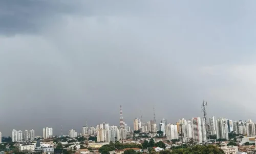 Alerta laranja coloca Cuiabá em vigilância: temporais e risco de alagamentos mobilizam equipes da Defesa Civil