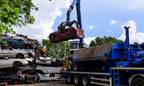 Detran-MT abre leilão de veículos e sucatas com foco em limpeza de pátios e preservação ambiental