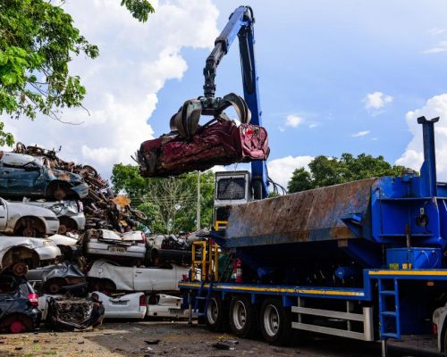 Detran-MT abre leilão de veículos e sucatas com foco em limpeza de pátios e preservação ambiental