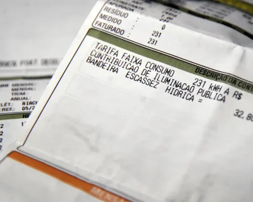 Conta de luz vai subir: Aneel aciona bandeira amarela em maio