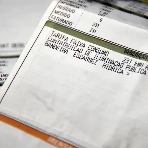 Conta de luz vai subir: Aneel aciona bandeira amarela em maio