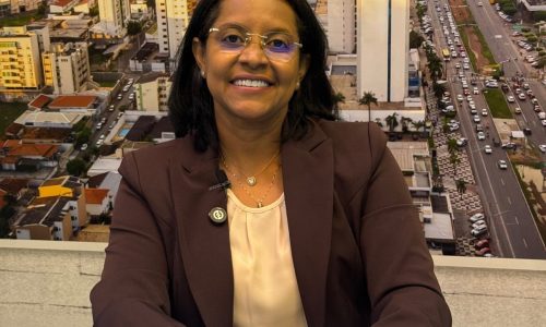 Entre o digital e o olho no olho, Gisela desenha sua volta à Câmara Federal
