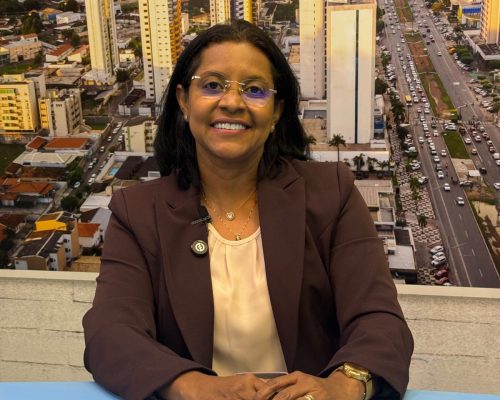 Entre o digital e o olho no olho, Gisela desenha sua volta à Câmara Federal