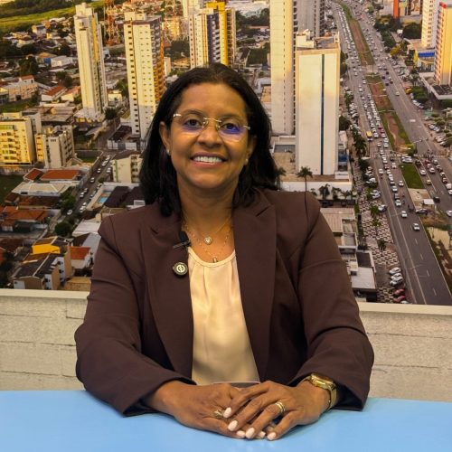 Entre o digital e o olho no olho, Gisela desenha sua volta à Câmara Federal