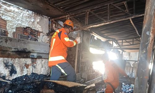 Incêndio de grandes proporções destrói estabelecimento comercial e mobiliza bombeiros por mais de seis horas em Cuiabá