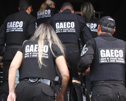 Operação investiga policiais penais por entrada de celulares em presídio e apreende munições em MT