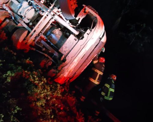 Carreta tomba na BR-163 e motorista fica preso às ferragens na Serra do Cachimbo