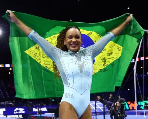 HISTÓRICA! Rebeca Andrade conquista tricampeonato mundial no salto e chega à 10ª medalha em Mundiais