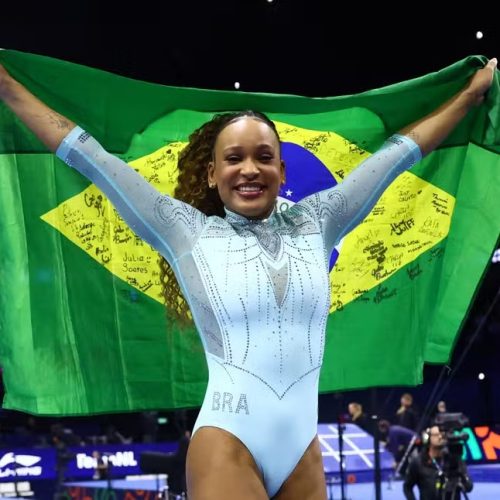 HISTÓRICA! Rebeca Andrade conquista tricampeonato mundial no salto e chega à 10ª medalha em Mundiais