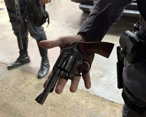 Arma de fogo é encontrada na mochila de aluna de 8 anos em escola municipal de Sorriso