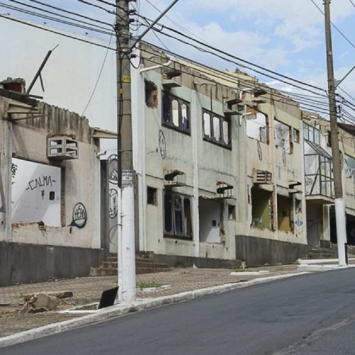Abandono e medo: Ilha da Banana vira território sem lei no centro de Cuiabá