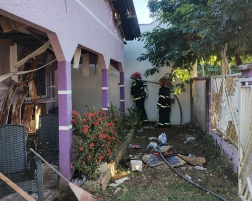 Corpo de Bombeiros combate incêndio em residência em Alta Floresta