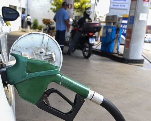 Cesta básica nas alturas, carne virou luxo e o combustível vai subir de novo: o que está acontecendo com o bolso do brasileiro?