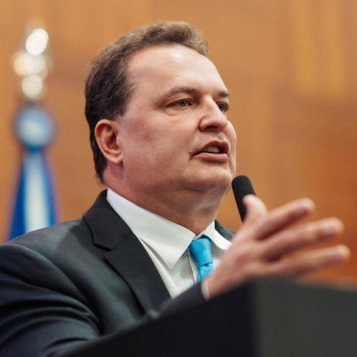 Presidente da ALMT, Max Russi, assume liderança em defesa das crianças contra a adultização infantil