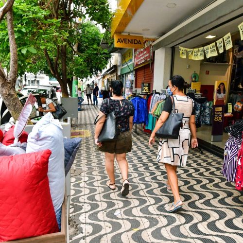 Varejo cresce no 1º semestre e desemprego recua para 2,8% em Mato Grosso