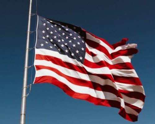 Trump impõe tarifas a 14 países e mira Brics em nova ofensiva comercial