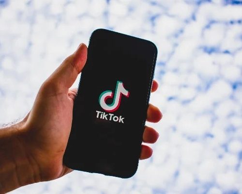TikTok é multado em US$ 600 milhões por envio ilegal de dados à China