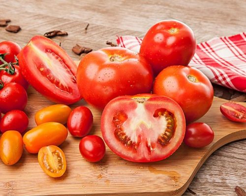 Tomate despenca 60% e abacaxi dispara 27%: semana tem forte oscilação de preços