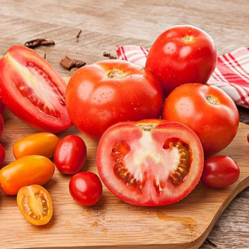 Tomate despenca 60% e abacaxi dispara 27%: semana tem forte oscilação de preços