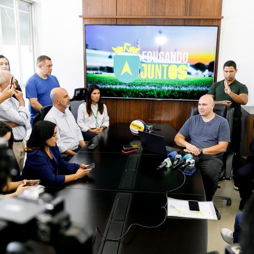 “Entre fusões e demissões, Cuiabá se pergunta: quem será o próximo secretário?”