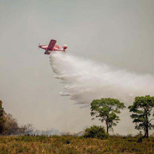Corpo de Bombeiros monta força tarefa e extingue incêndio em Chapada dos Guimarães