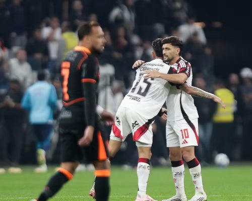 Flamengo reage no segundo tempo, vira sobre o Corinthians e confirma favoritismo no Brasileirão
