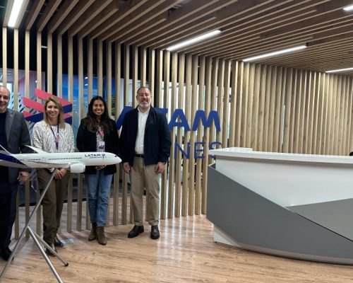 Latam avalia criação de voo direto entre Cuiabá e Peru após reunião com governo de MT