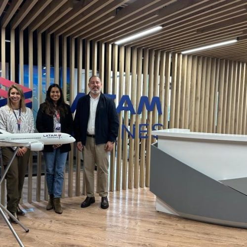 Latam avalia criação de voo direto entre Cuiabá e Peru após reunião com governo de MT